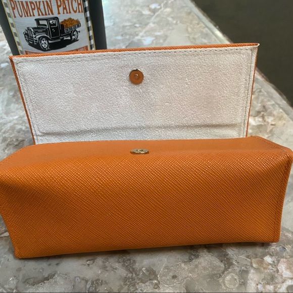 🏵 Tory Burch Authentic Soft Sunglasses Case 🏵 - Picture 5 of 9